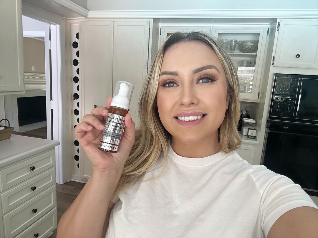 EpiLynx - Gentle, Oil-Free Foaming Apple Cleanser for Sensitive & Acne-Prone Skin | Vegan, allergen-friendly, sulfate & paraben free | Purifying, hydrating face wash for all skin types